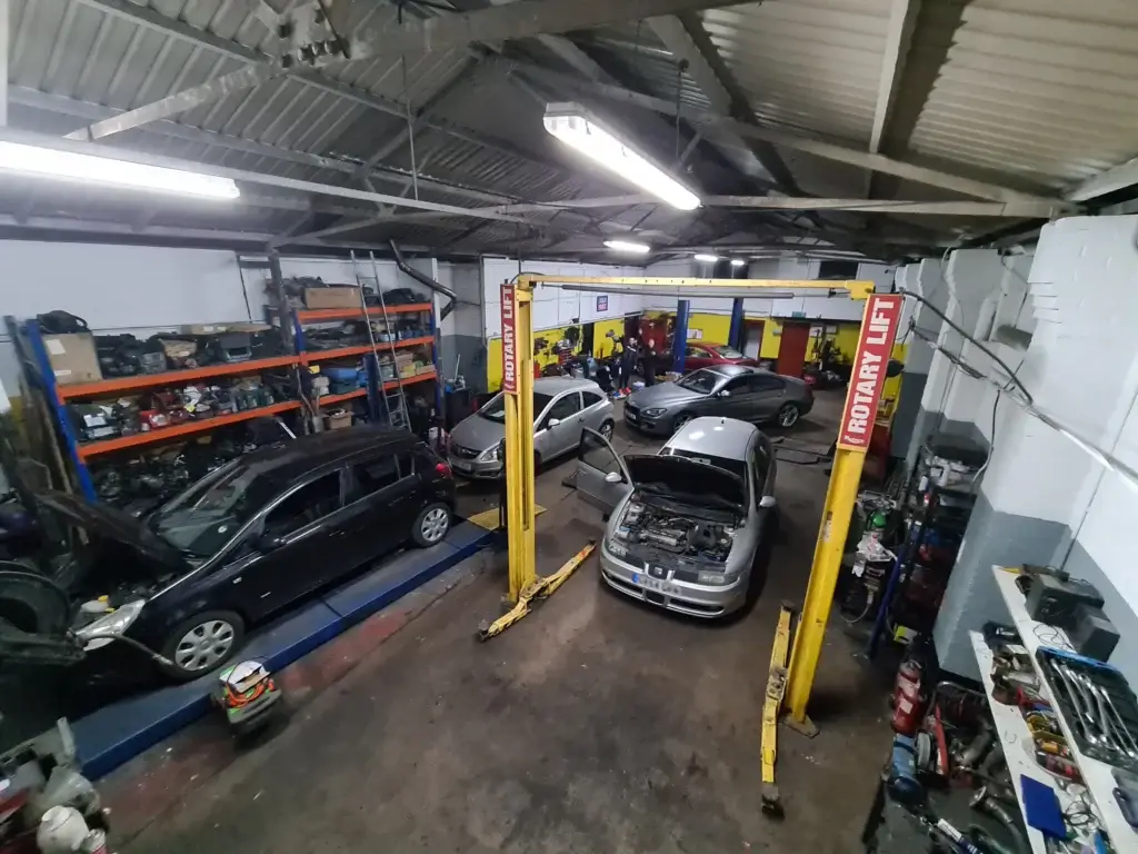 MGA Garage Service - garage inside